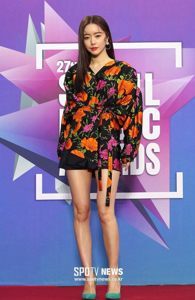 Gambar Foto Hong Soo Ah di Red Carpet Seoul Music Awards 2018