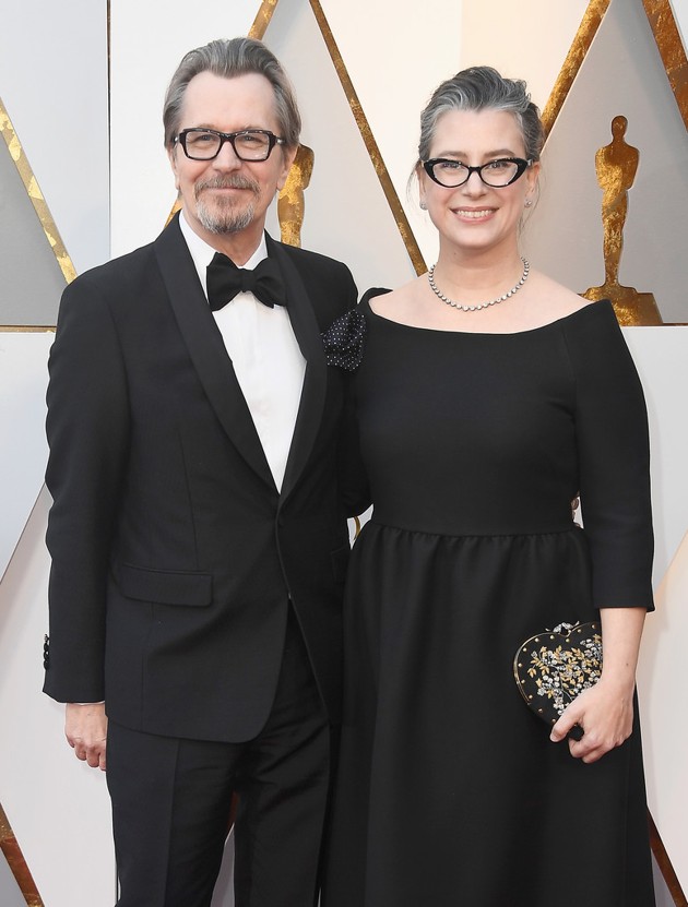 Gambar Foto Gary Oldman dan Gisele Schmidt di Red Carpet Oscar 2018