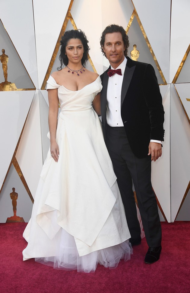 Gambar Foto Camila Alves dan Matthew McConaughey di Red Carpet Oscar 2018