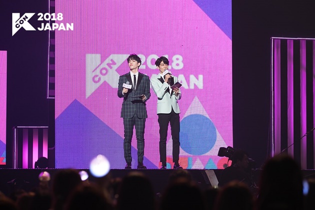 Gambar Foto S.coups dan Wonwoo Seventeen (II) Jadi MC di KCON Jepang 2018