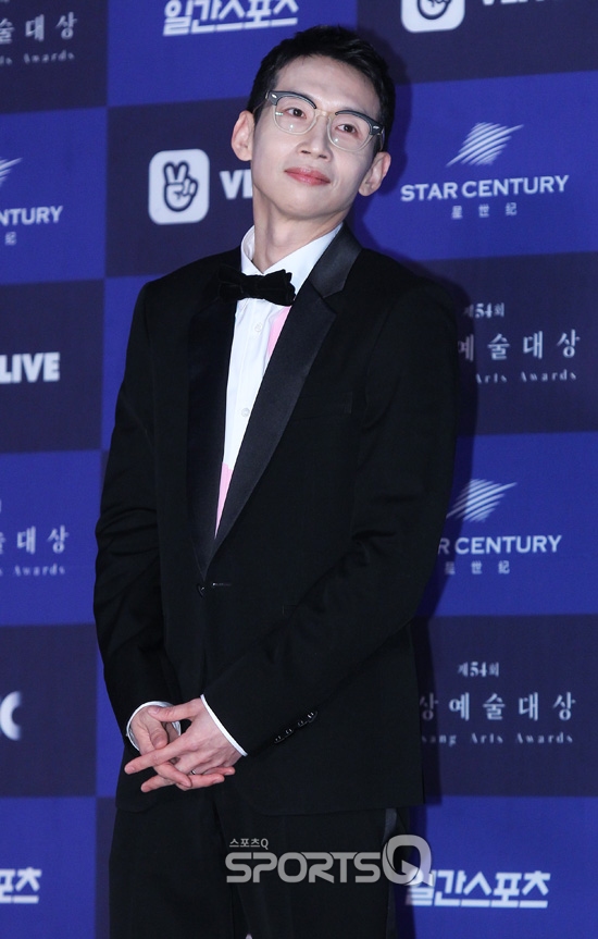Gambar Foto Bong Tae Gyu datang sebagai nominasi peraih Best Supporting Actor TV di Baesang Art Awards 2018.
