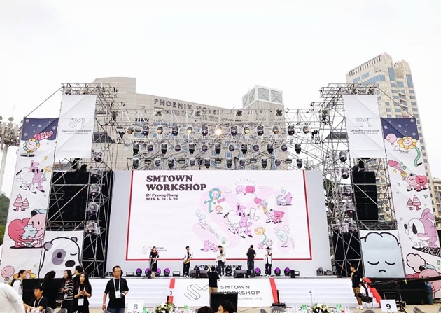 Gambar Foto Kemeriahan panggung SMTOWN Workshop Pyeongchang 2018.