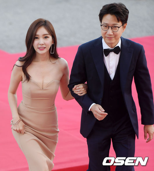 Gambar Foto Gong Seo Young dan Jo Woo Jong di red carpet Korea Drama Awards 2018.