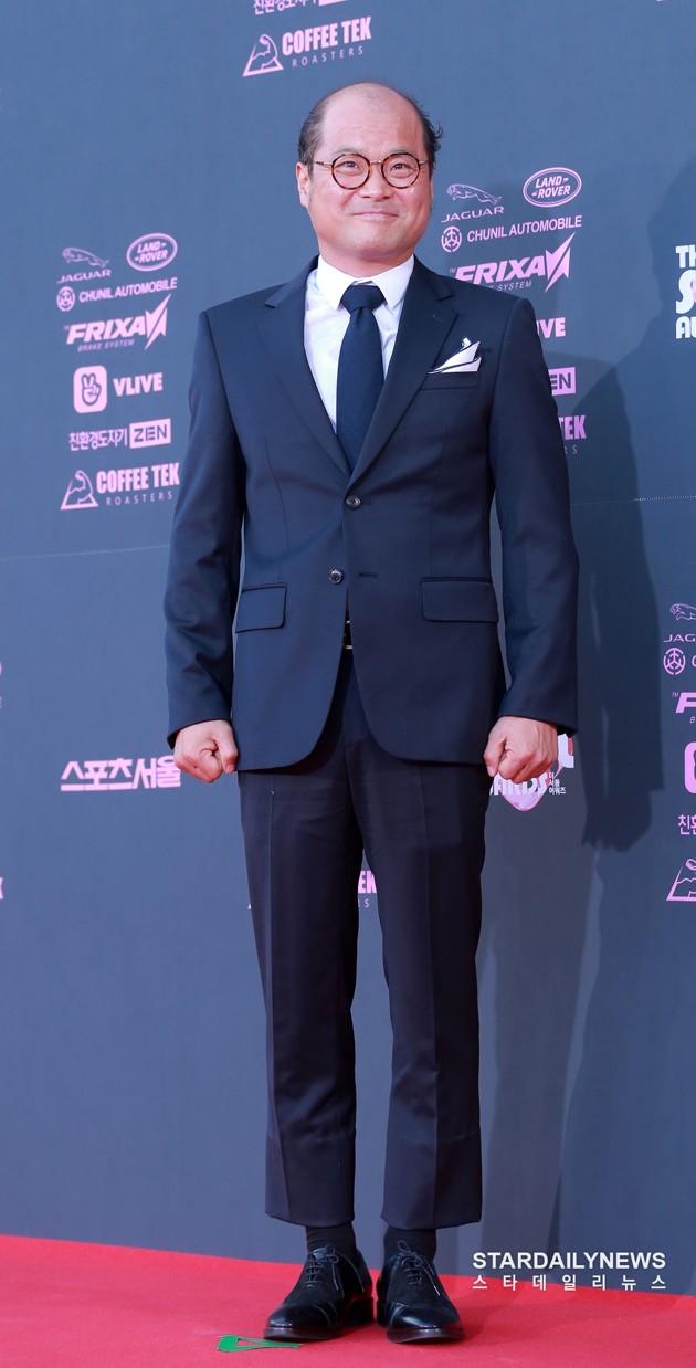 Gambar Foto Kim Sang Ho di red carpet The Seoul Awards 2018.