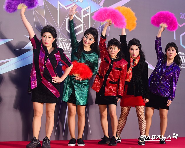 Gambar Foto Celeb Five menjadi salah satu nominasi pemenang di Genie Music Awards 2018.