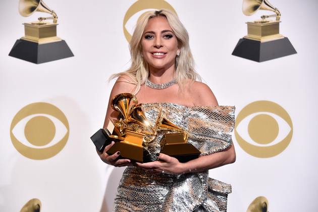 Gambar Foto Lady GaGa Terima 3 Piala Grammy Awards 2019