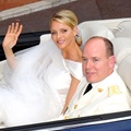 Pangeran Monaco Prince Albert II dan Charlene Wittstock meninggalkan Gereja Sainte Devote