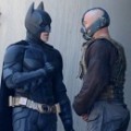 Batman dan Bane bersiap memulai adegan perkelahian