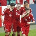 Para pemain Bayern Muenchen merayakan gol yang dicetak oleh Mario Gomez