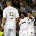 Pemain Real Madrid, Marcelo dan Mesut Ozil, menunjuk rekannya Benzema sebagai kreator gol Ozil