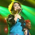 Nunung di Konser 'Dekade Trans Untuk Indonesia'
