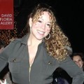 Mariah Carey Memamerkan Rambut Ikalnya