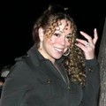 Mariah Carey Memamerkan Rambut Ikalnya