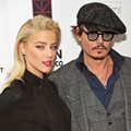 Johnny Depp Berpose Bersama Amber Heard di Premiere The Rum Diary