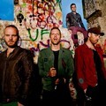 Coldplay di Klip Video Musik 'Every Teardrop is Waterfall'