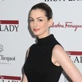 Anne Hathaway Menghadiri Premiere The Iron Lady