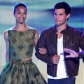 Zoe Saldana dan Taylor Lautner di Teen Choice Awards 2012