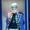 G-Dragon Big Bang Berada di Dalam Tabung Saat Konser Dimulai
