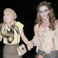 Kostum Julianne Hough dan Maria Menounos Saat Menghadiri Pesta Halloween