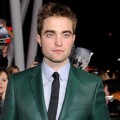 Robert Pattinson di Black Carpet Premiere 'Breaking Dawn 2'