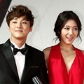 Yoon Shi Yoon dan Park Shin Hye di Mnet Asian Music Awards 2012