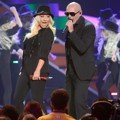 Duet Christina Aguilera dan Pitbull Meriahkan Kids Choice Awards 2013