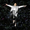 Penampilan PSY dengan Sling di Konser 'Happening'