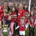 Alex Ferguson Merayakan Kemenangan Bersama Cucu-cucunya