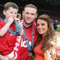 Wayne Rooney Merayakan Kemenangan Bersama Keluarganya