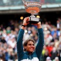 Rafael Nadal Raih Piala Juara Perancis Terbuka 2013