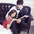 Kemesraan Go Jun Hee dan Jinwoon 2AM di Pemotretan 'We Got Married'