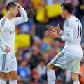 Cristiano Ronaldo dan Gareth Bale Saat Berdiskusi