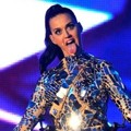 Aksi Spektakuler Katy Perry di Panggung MTV EMAs 2013