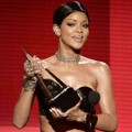 Rihanna Raih Piala Favorite Female Artist - Soul/R&B