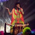 Katy Perry Tampil Nyanyikan Lagu 'Dark Horse'
