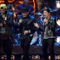 Bruno Mars Tampil Nyanyikan Lagu 'Treasure'