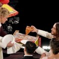 Ellen DeGeneres Bagikan Pizza untuk Undangan yang Hadir