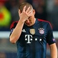 Bastian Schweinsteiger dari Bayern Muenchen Mendapat Kartu Merah