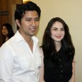 Arumi Bachsin dan Emil Dardak Saat Ditemui di RS Siloam, Jakarta