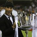 Cristiano Ronaldo Pamerkan Trofi Copa Del Rey
