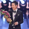 Shin Dong Yup Raih Piala Best Variety Performer (Male)