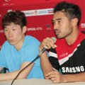 Park Ji-Sung dan Ponaryo Astaman Saat Jumpa Pers Seusai Laga Asian Dream Cup 2014
