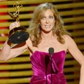 Allison Janney Raih Piala Outstanding Supporting Actress in a Comedy