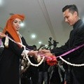Ussy Sulistiawaty dan Andhika Pratama Buka Outlet Ketiga Fashion Hijab 'Ussy House of Moeslem'