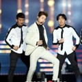 Henry Nyanyikan Lagu 'Fantastic' di Asia Song Festival 2014