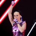 Katy Perry Saat Tampil Nyanyikan Lagu 'Roar'