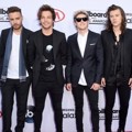 One Direction di Red Carpet Billboard Music Awards 2015