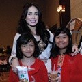 Ussy Sulistiawaty di Acara Jakarta with Love Buka Puasa Bersama Anak Yatim