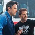 Zack Snyder Sedang Memberi Arahan Kepada Ben Affleck
