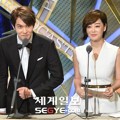 Lee Jong Hyun CN Blue dan Kim Hye Eun di Korean Broadcasting Awards 2015